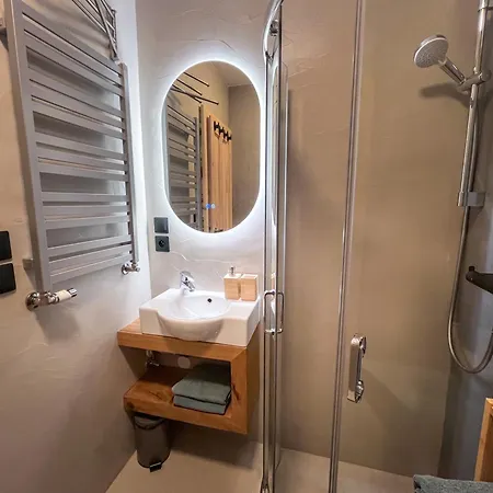 Hut 2 Apartment